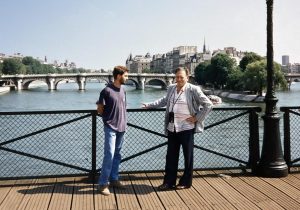 Jacques Devillers y Vicente Portillo junto al Sena en París, 1991.