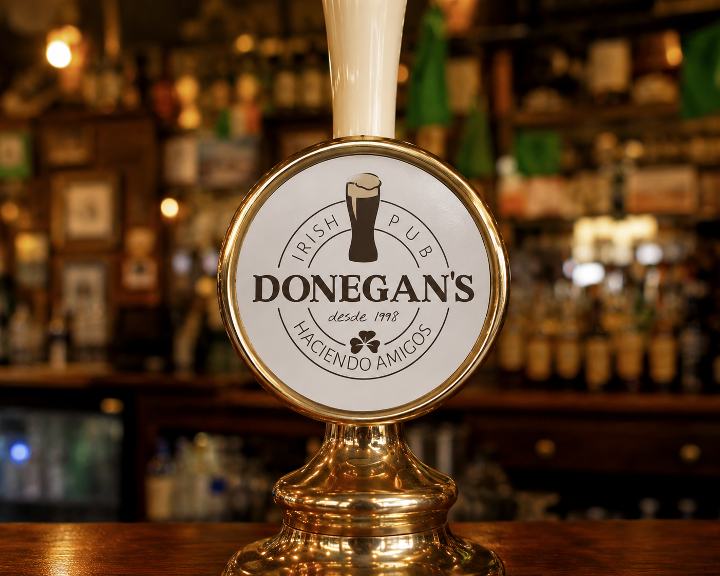 Diseño de logotipo de Donegan´s Irish Pub aplicado en tirador de cerveza