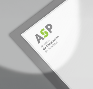 Identidad visual de la Agencia de Simulación de Prodetur aplicada a papelería corporativa blanca.