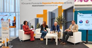 Imagen gráfica para Prodetur en el gran fondo del escenario del II Encuentro Provincial de Espacios Productivos, con franjas naranjas y fotografía industrial.